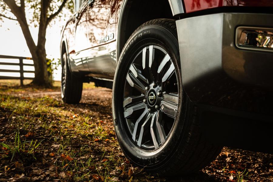 Колеса Nissan Titan XD Platinum Reserve Crew Cab 2019 года  (фото 13 из 34)